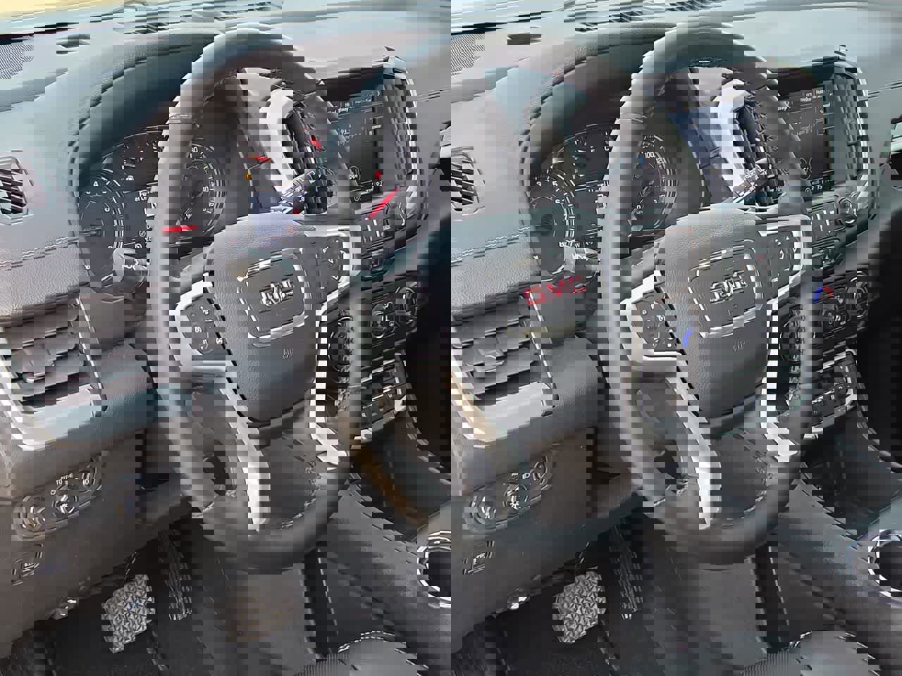 Used 2023 GMC Terrain SLT w/ Elevation Edition image 9