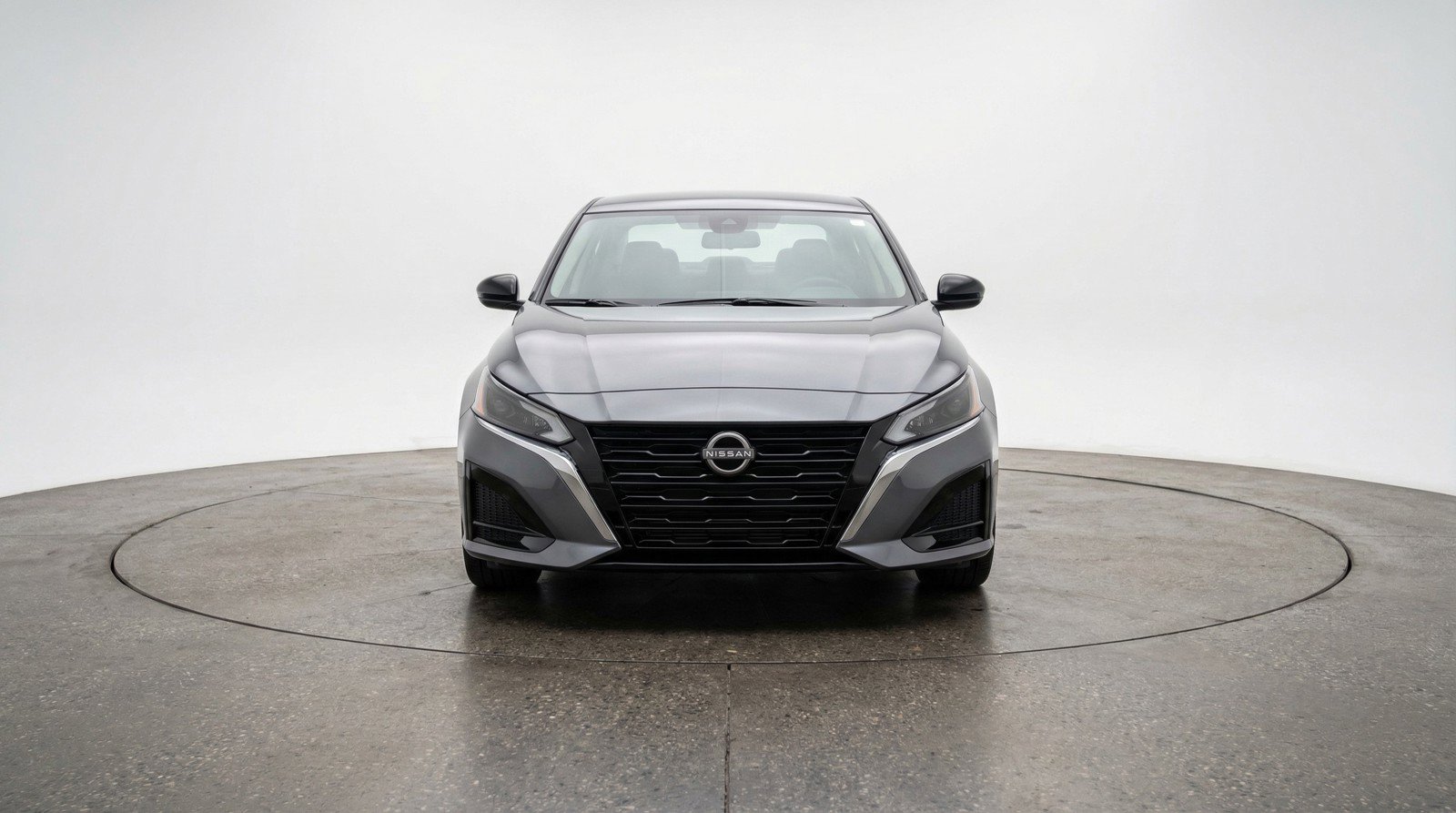 Used 2025 Nissan Altima 2.5 SV FWD image 2