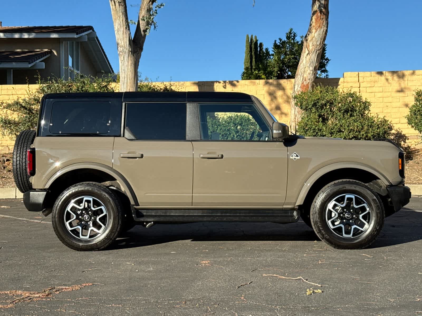 Certified 2025 Ford Bronco Outer Banks AWD/4WD image 8