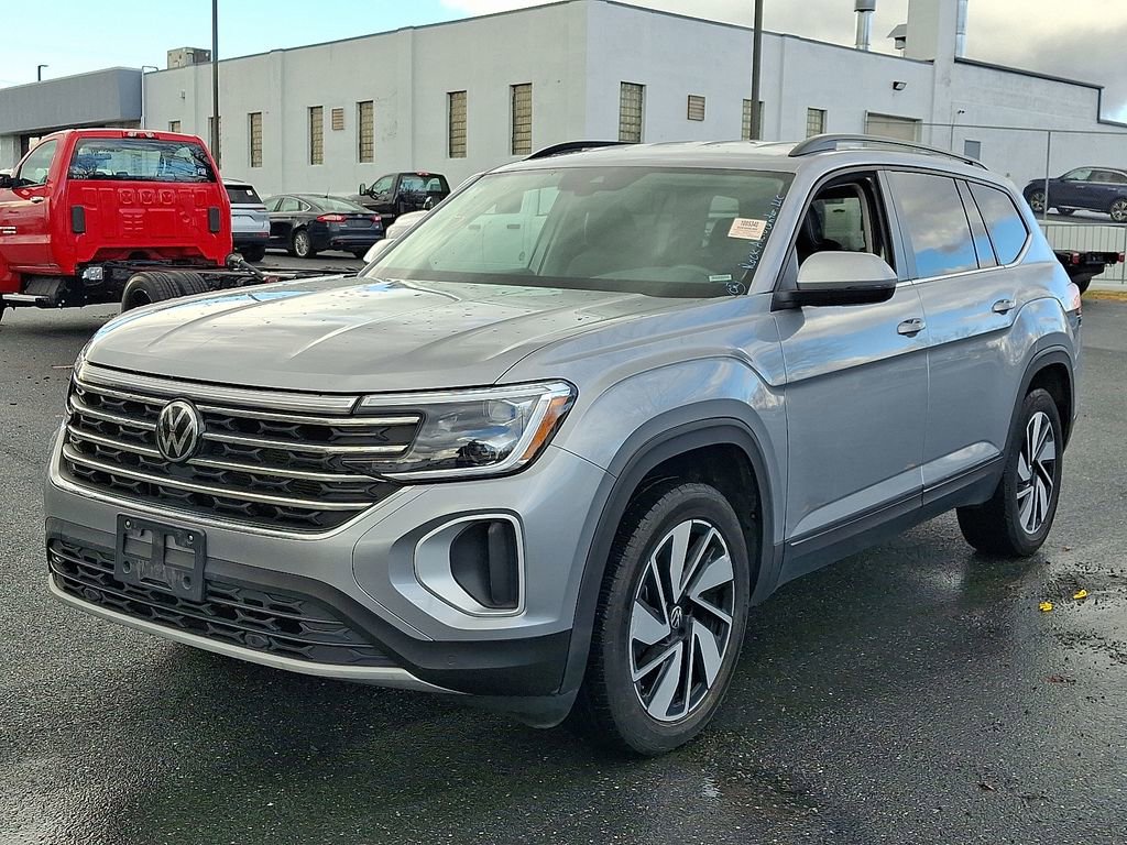 Used 2024 Volkswagen Atlas SE image 2