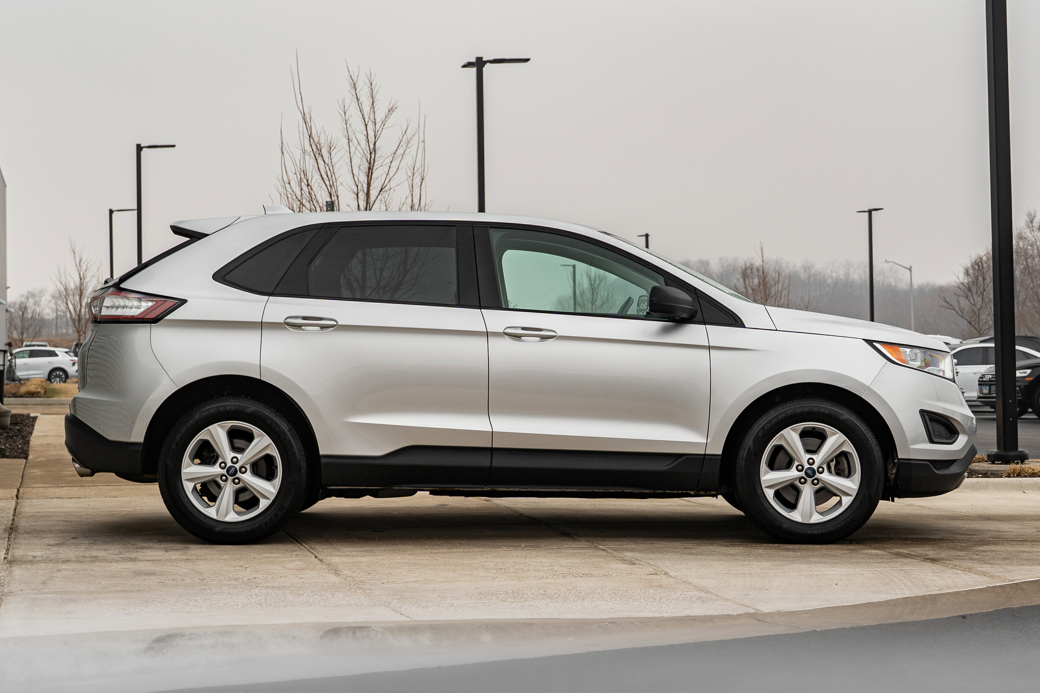 Used 2018 Ford Edge SE image 3