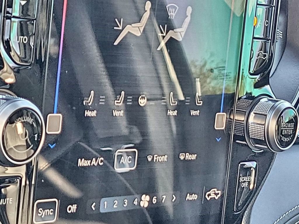 Used 2024 RAM 2500 Limited image 31