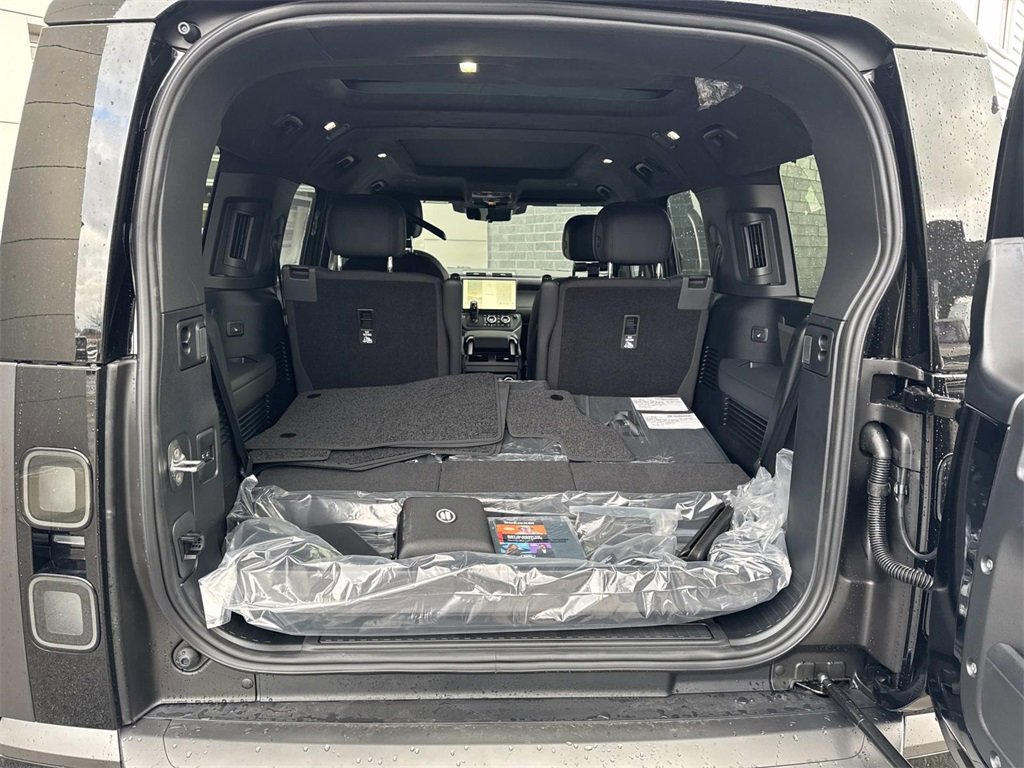 New 2026 Land Rover Defender 130 V8 image 6