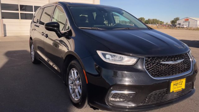 Used 2024 Chrysler Pacifica Touring-L FWD image 5