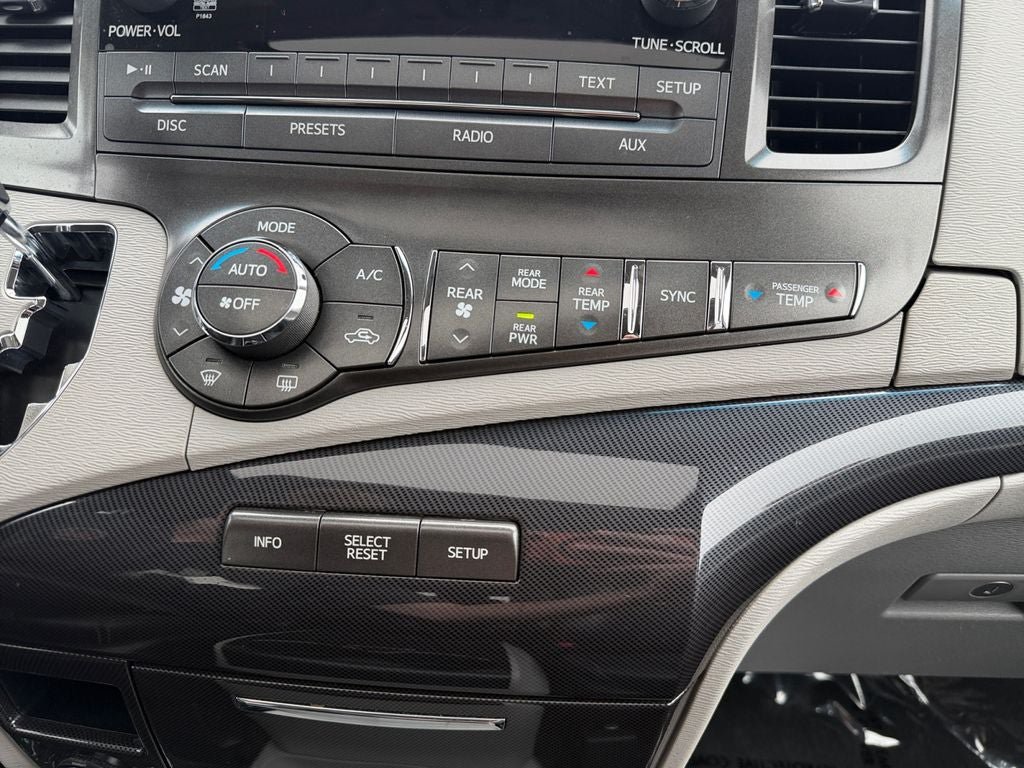 Used 2013 Toyota Sienna SE FWD image 32