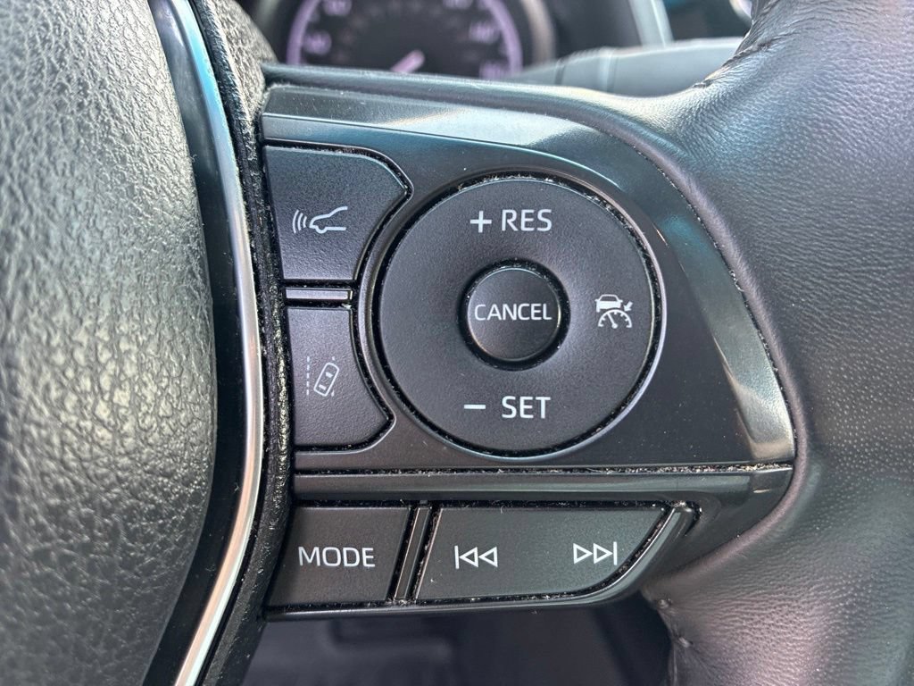 Used 2018 Toyota Camry SE w/ Moonroof Package FWD image 32