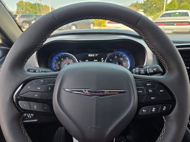 Used 2026 Chrysler Pacifica Limited w/ S Appearance Package FWD image 26