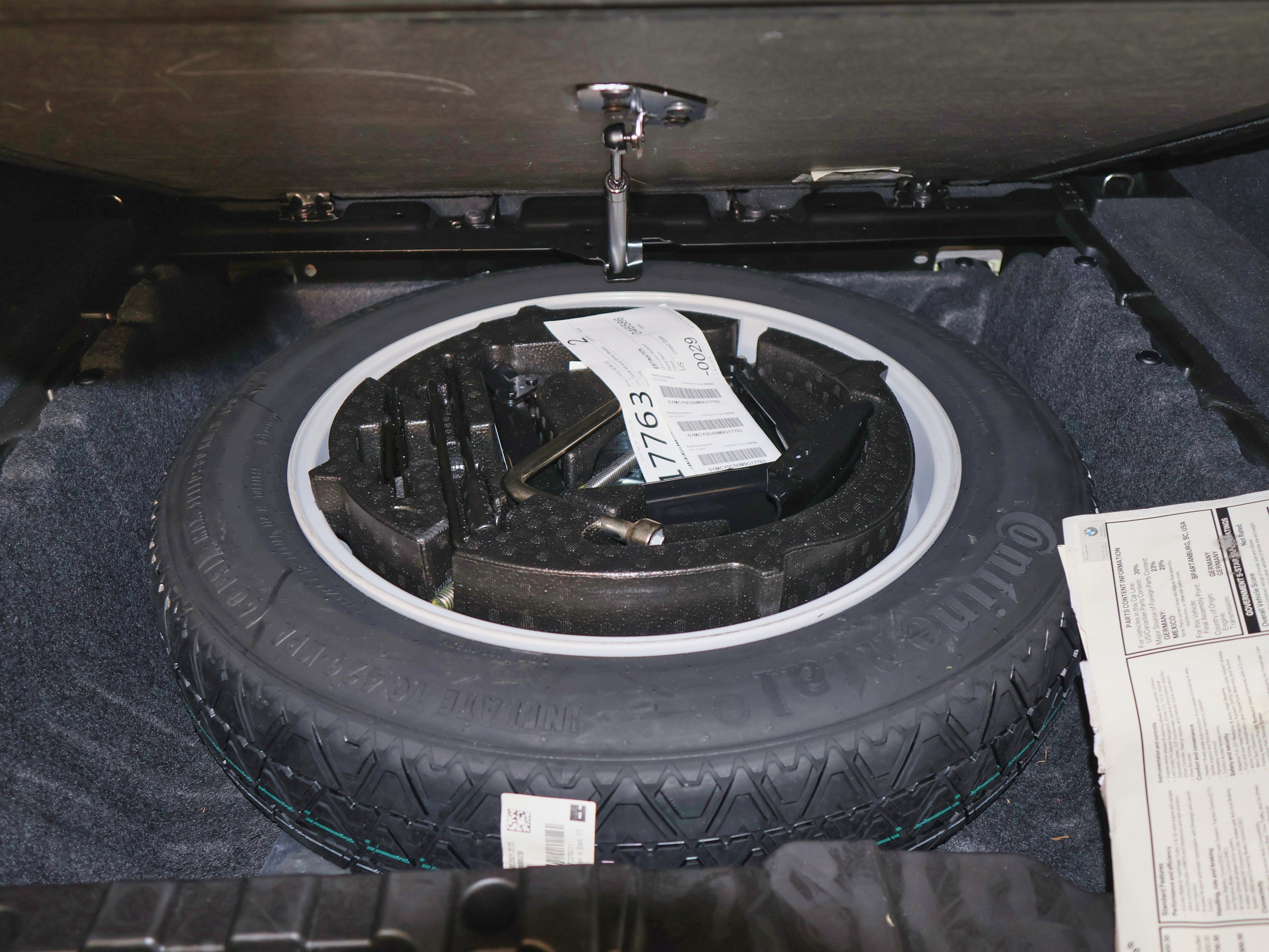 Used 2021 BMW X6 M w/ Executive Package image 14