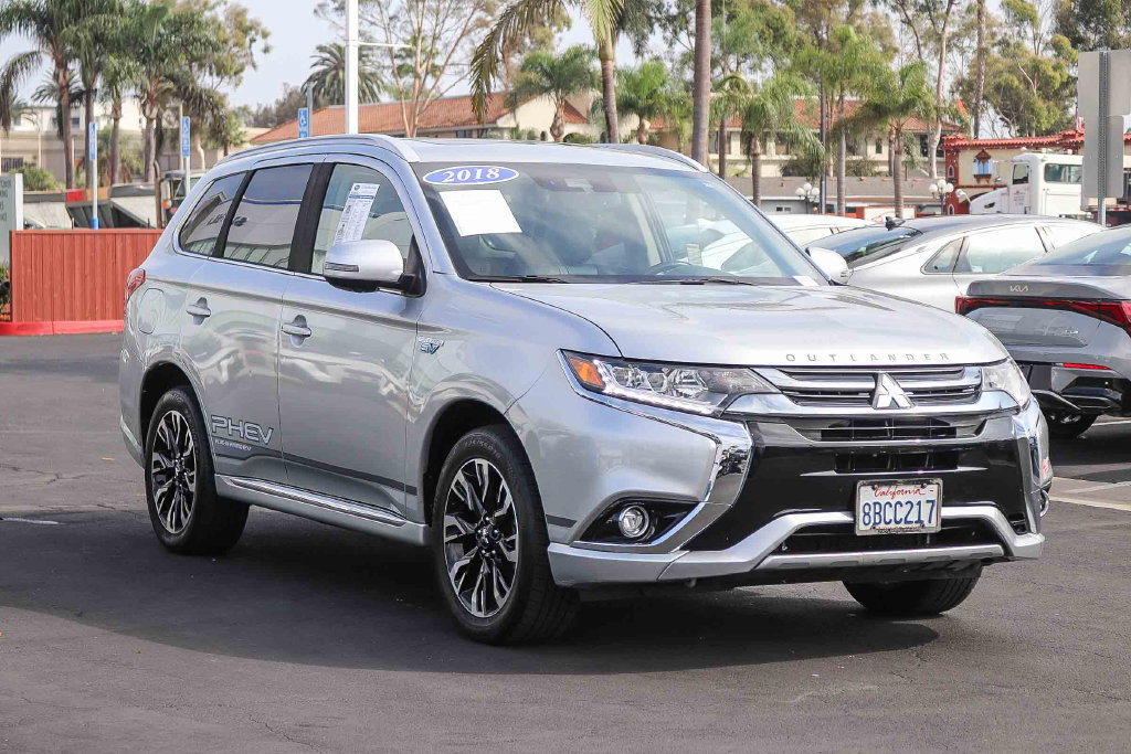 Used 2018 Mitsubishi Outlander GT AWD/4WD image 3