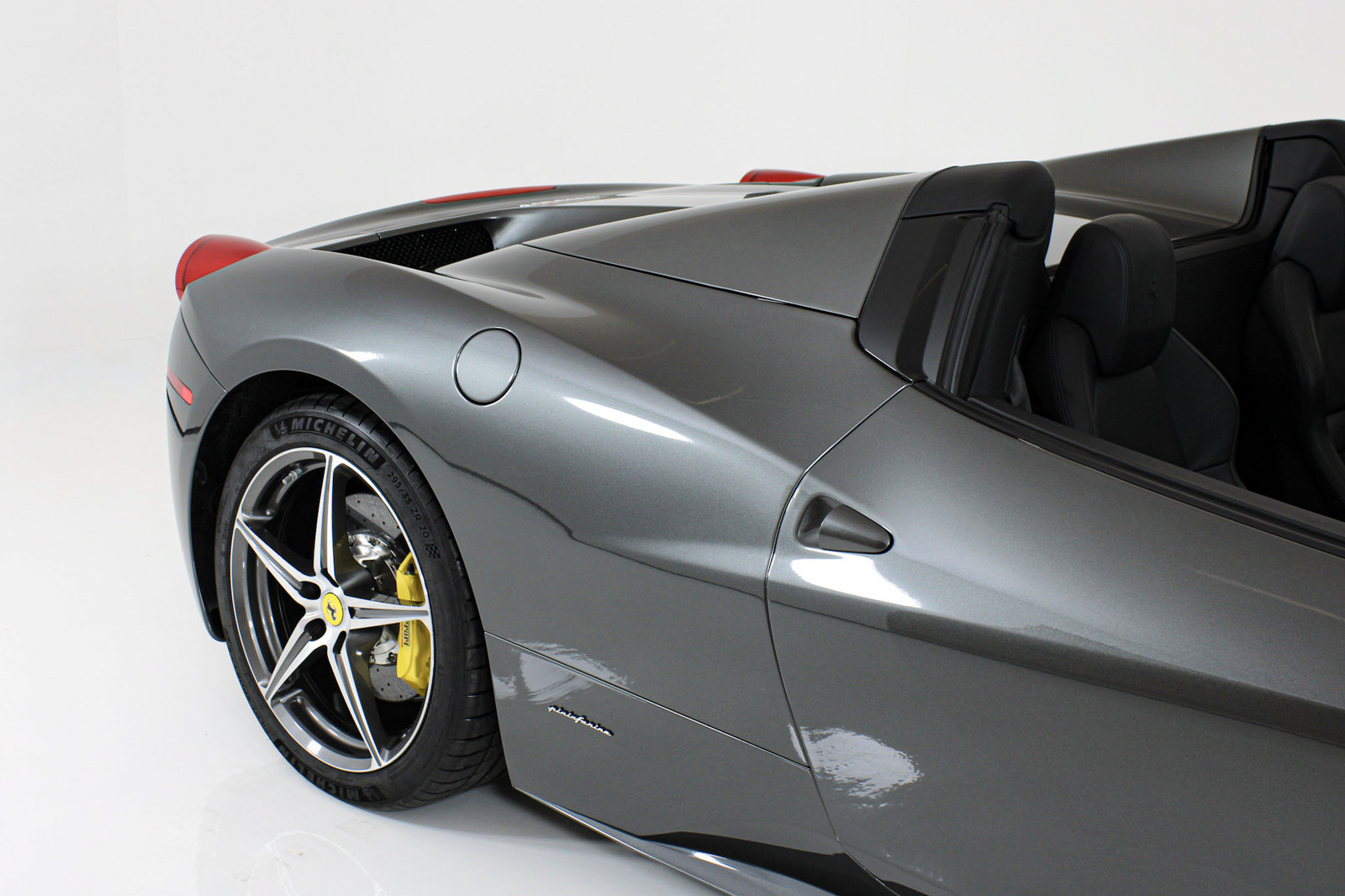 Certified 2013 Ferrari 458 Spider RWD image 34