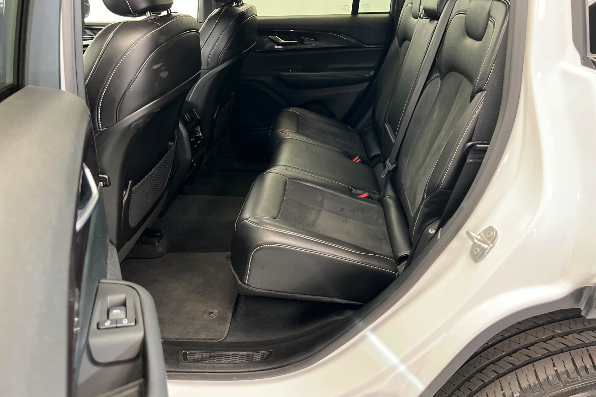 Certified 2023 Jeep Grand Cherokee Altitude AWD/4WD image 21