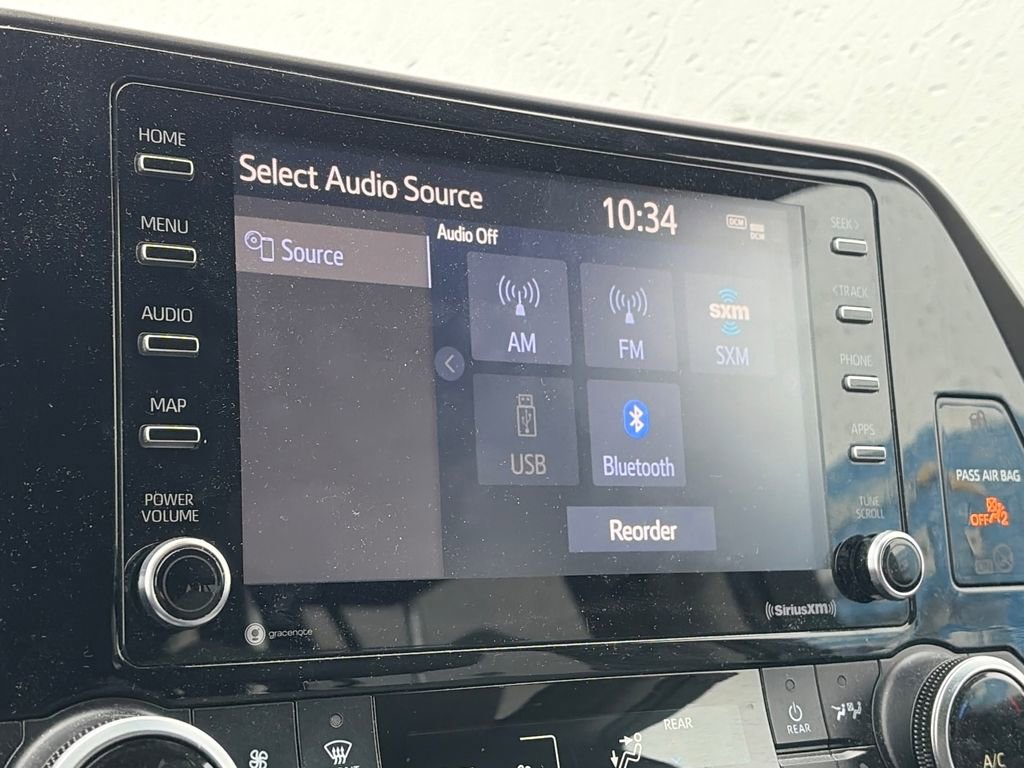 Used 2020 Toyota Highlander L FWD image 21