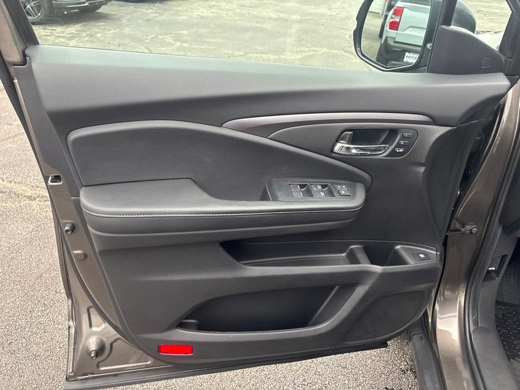 Used 2023 Honda Ridgeline RTL image 11