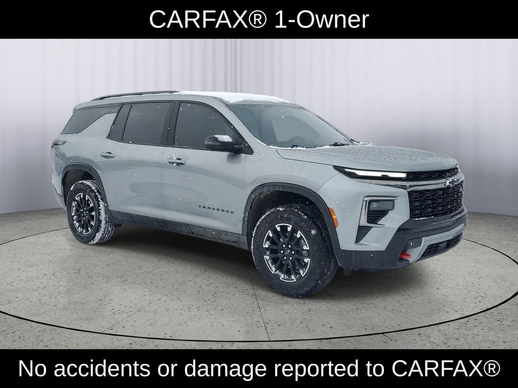 Used 2024 Chevrolet Traverse Z71 image 2
