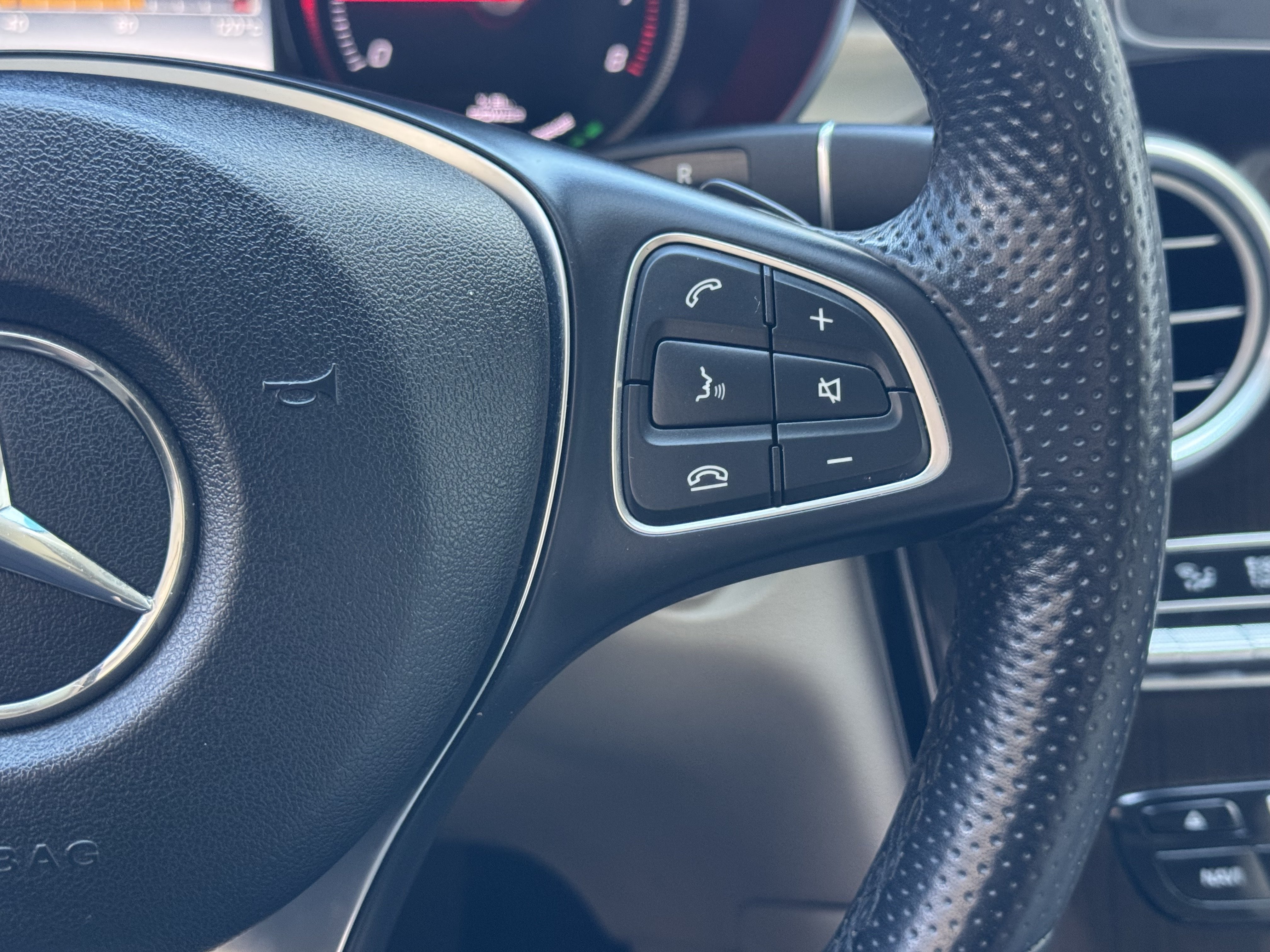 Used 2018 Mercedes-Benz GLC 350e 4MATIC image 33