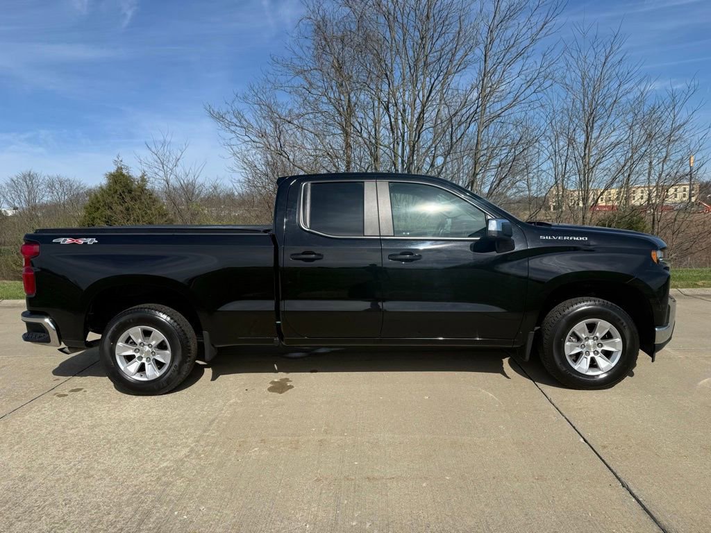 Used 2020 Chevrolet Silverado 1500 LT w/ Trailering Package image 2