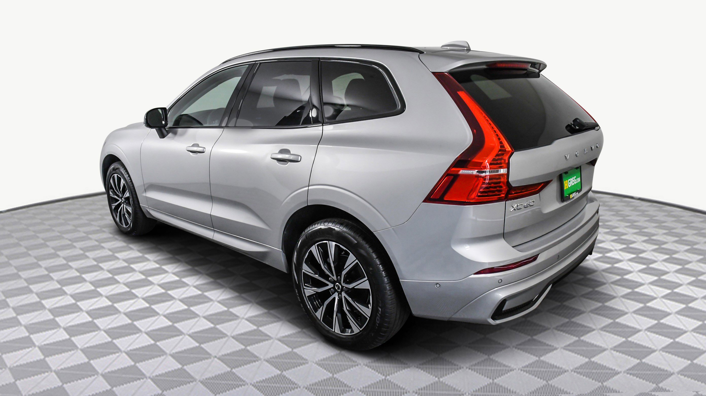 Used 2025 Volvo XC60 B5 Plus image 6