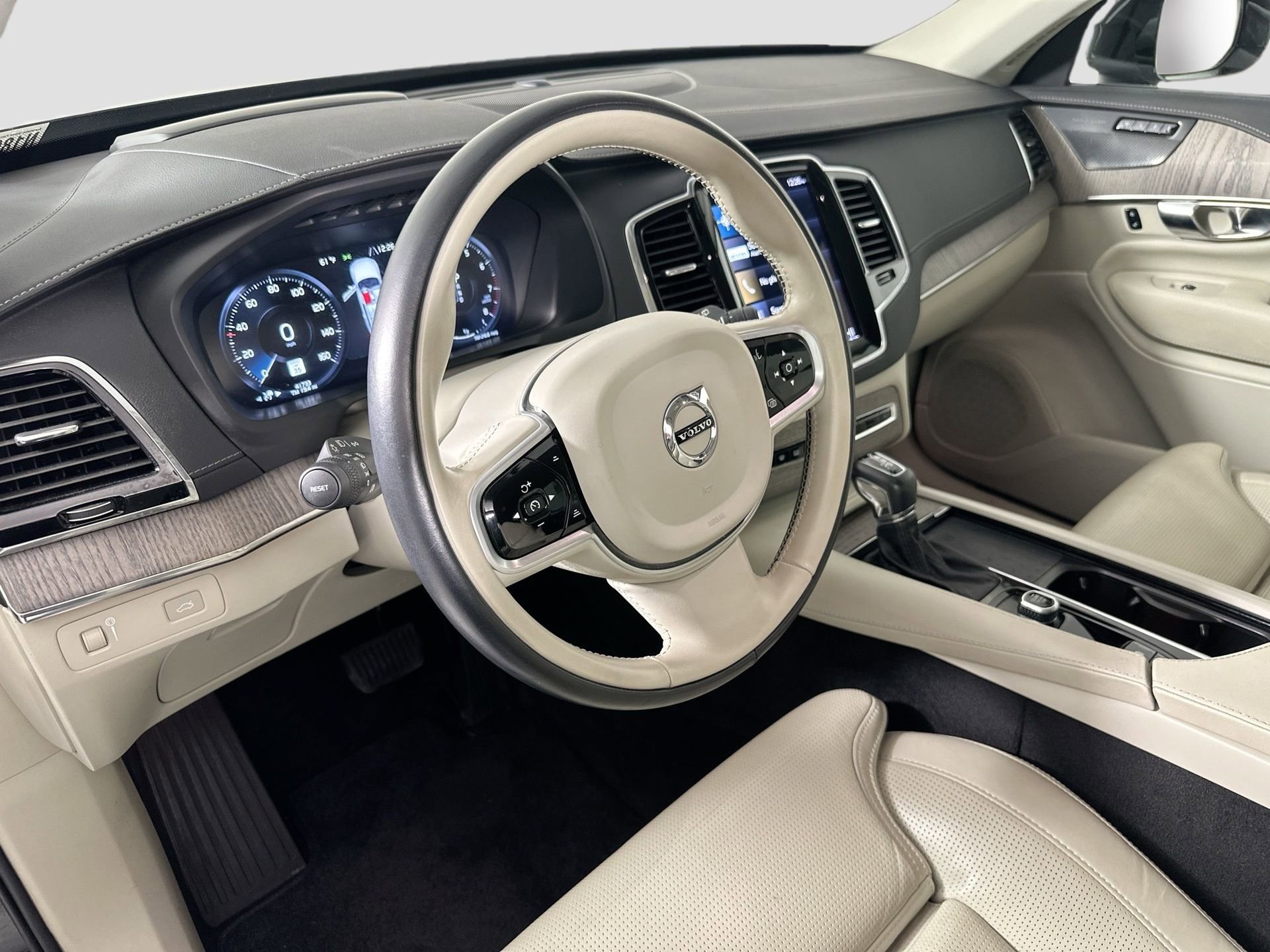 Certified 2022 Volvo XC90 T6 Inscription w/ Advanced Package image 10