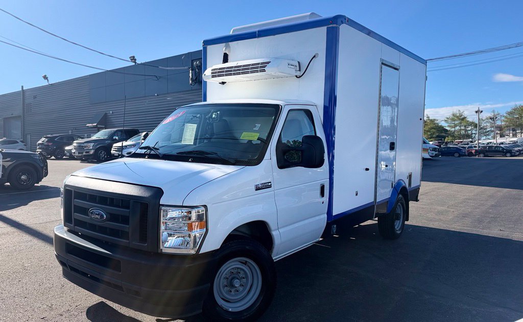 Used 2024 Ford E-350 and Econoline 350 Super Duty w/ Power Windows & Locks Group RWD image 3