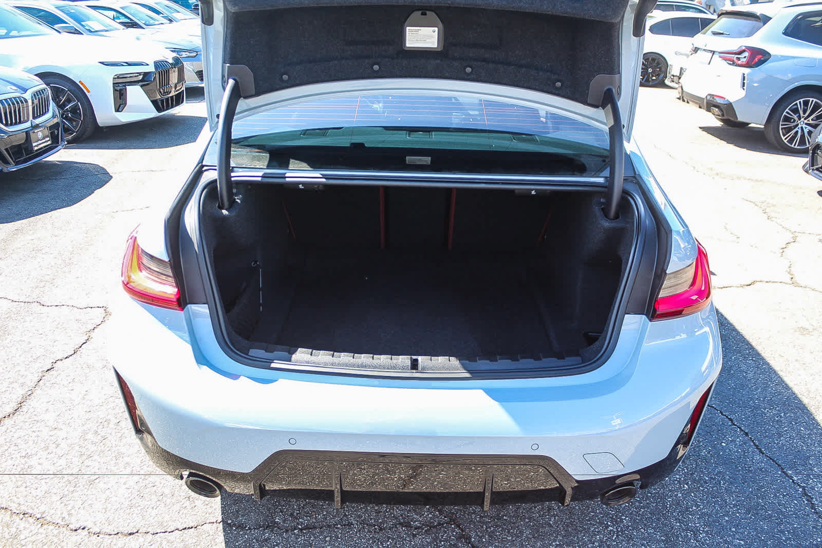 Used 2023 BMW 330i Sedan w/ M Sport Package RWD image 27