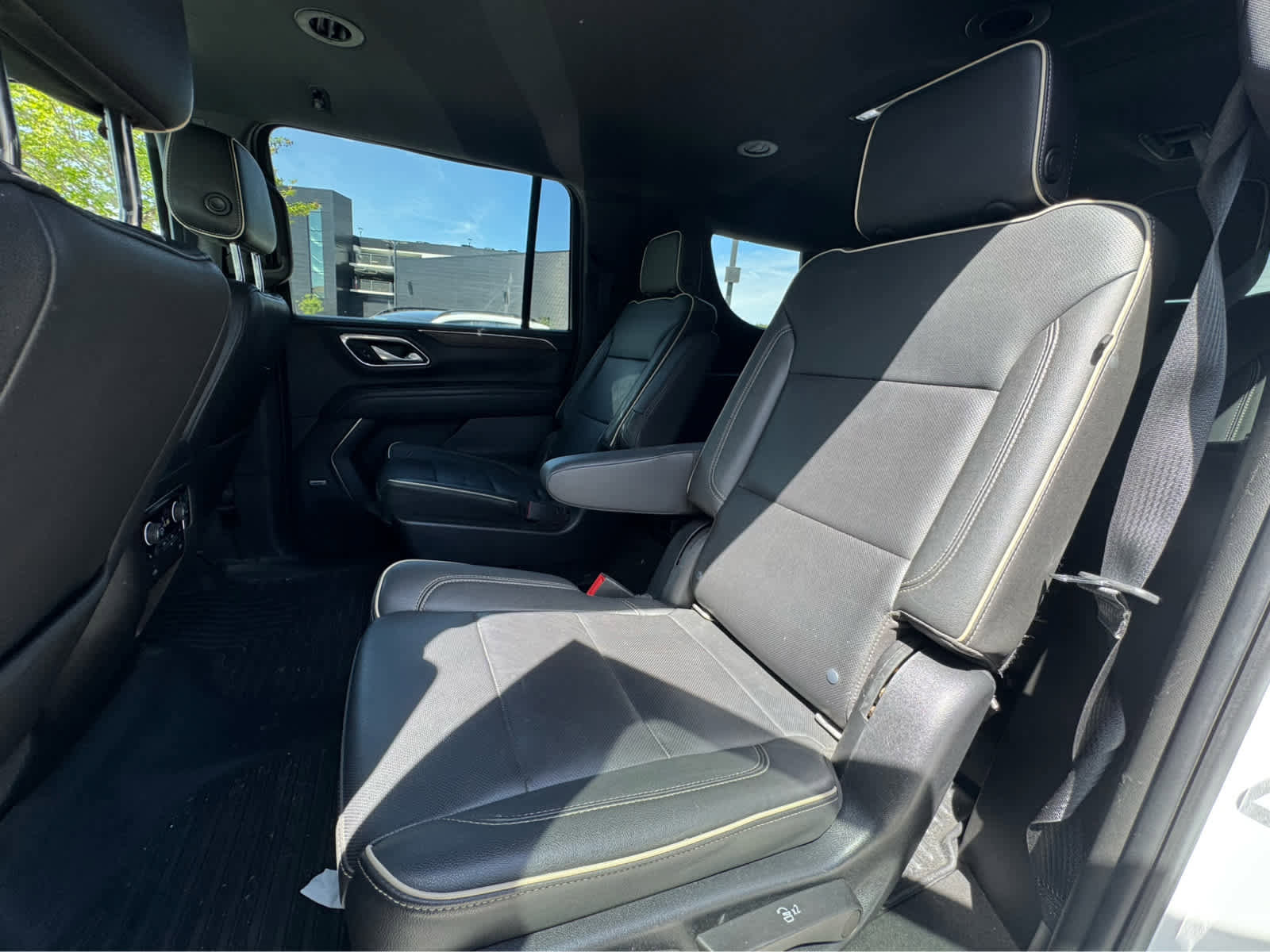 Used 2022 Chevrolet Suburban Premier image 8