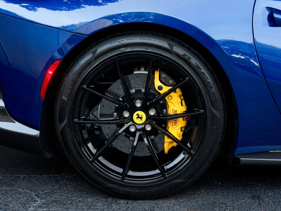 Used 2022 Ferrari 812 GTS RWD image 12