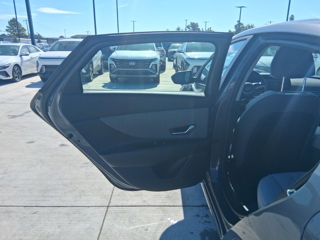 New 2025 Hyundai Elantra Limited image 15