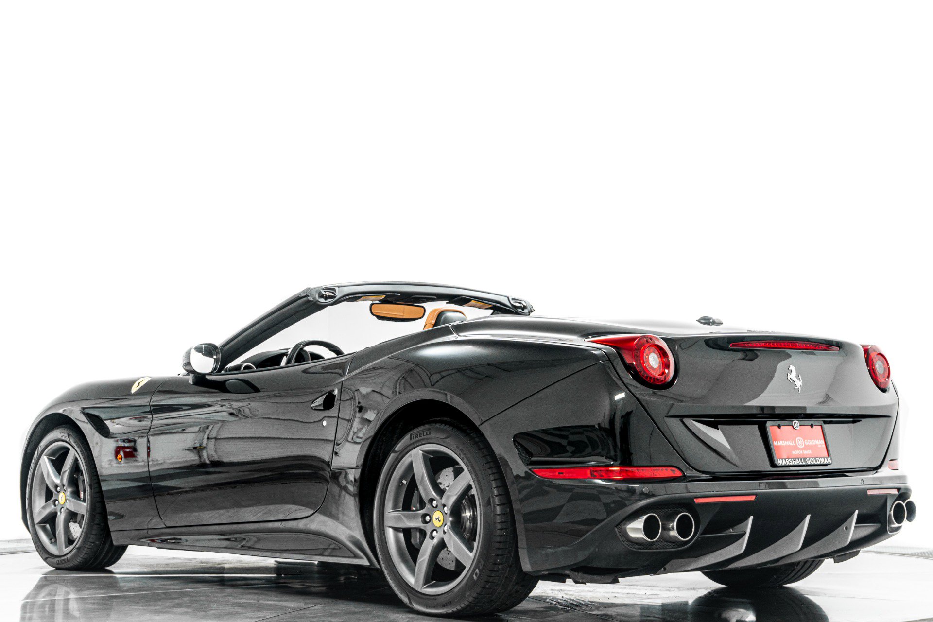 Used 2015 Ferrari California T RWD image 33