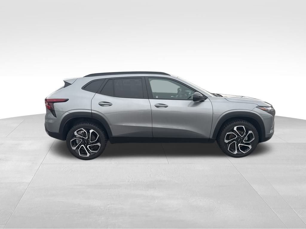 Used 2025 Chevrolet Trax RS w/ Driver Confidence Package image 7