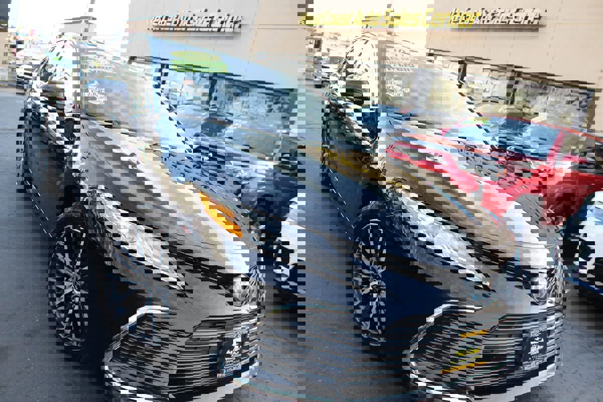 Used 2021 Toyota Camry XLE image 34