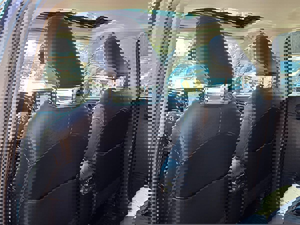 Used 2020 Toyota Highlander XLE image 27