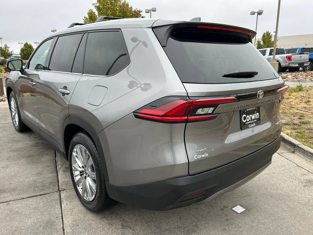 Used 2025 Toyota Grand Highlander AWD image 6