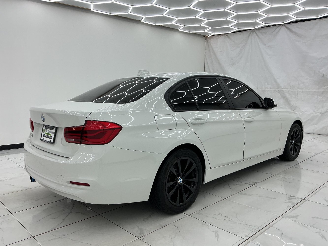 Used 2018 BMW 320i Sedan RWD image 11