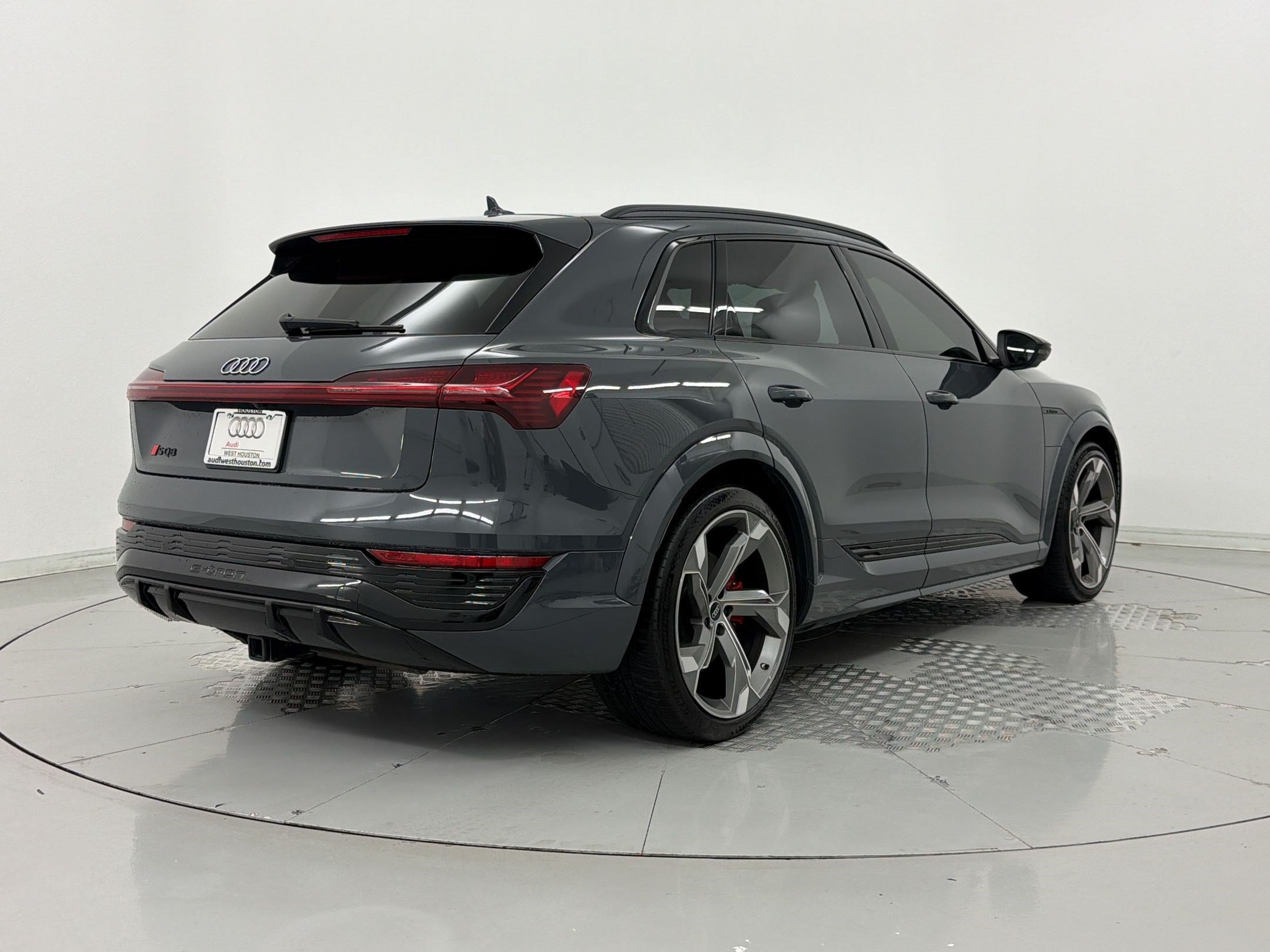 Certified 2024 Audi SQ8 e-tron Premium Plus w/ Black Optic Package AWD/4WD image 9