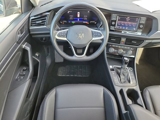 Used 2024 Volkswagen Jetta SE FWD image 13