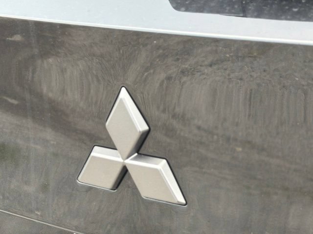 New 2026 Mitsubishi Outlander LE FWD image 11