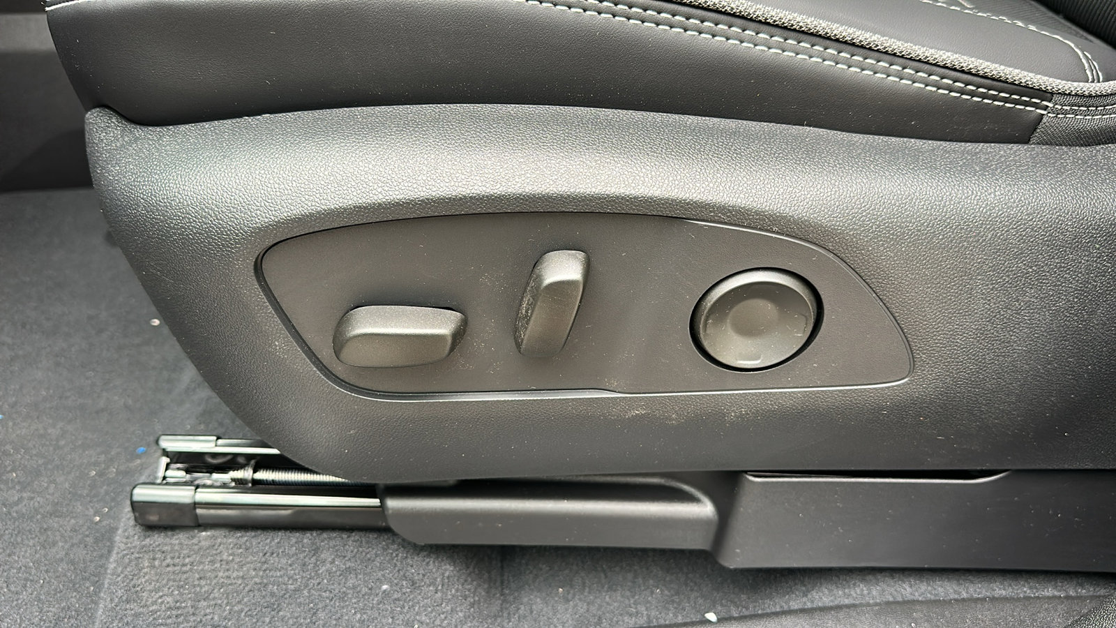 New 2025 GMC Sierra EV Denali image 9