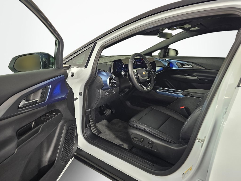 Used 2026 Chevrolet Equinox EV LT FWD image 22