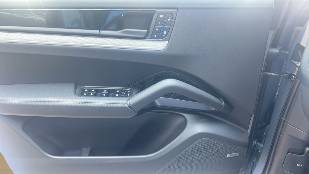 New 2026 Porsche Cayenne E-Hybrid Coupe AWD/4WD image 22