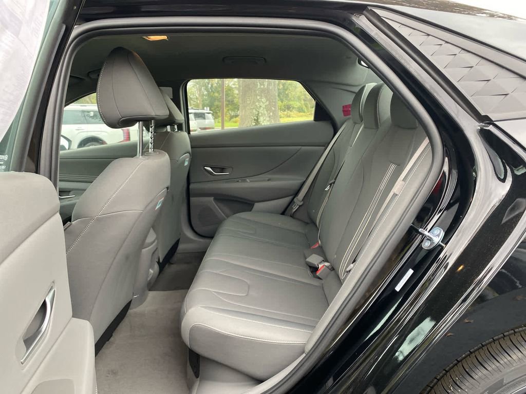 New 2025 Hyundai Elantra SEL image 12