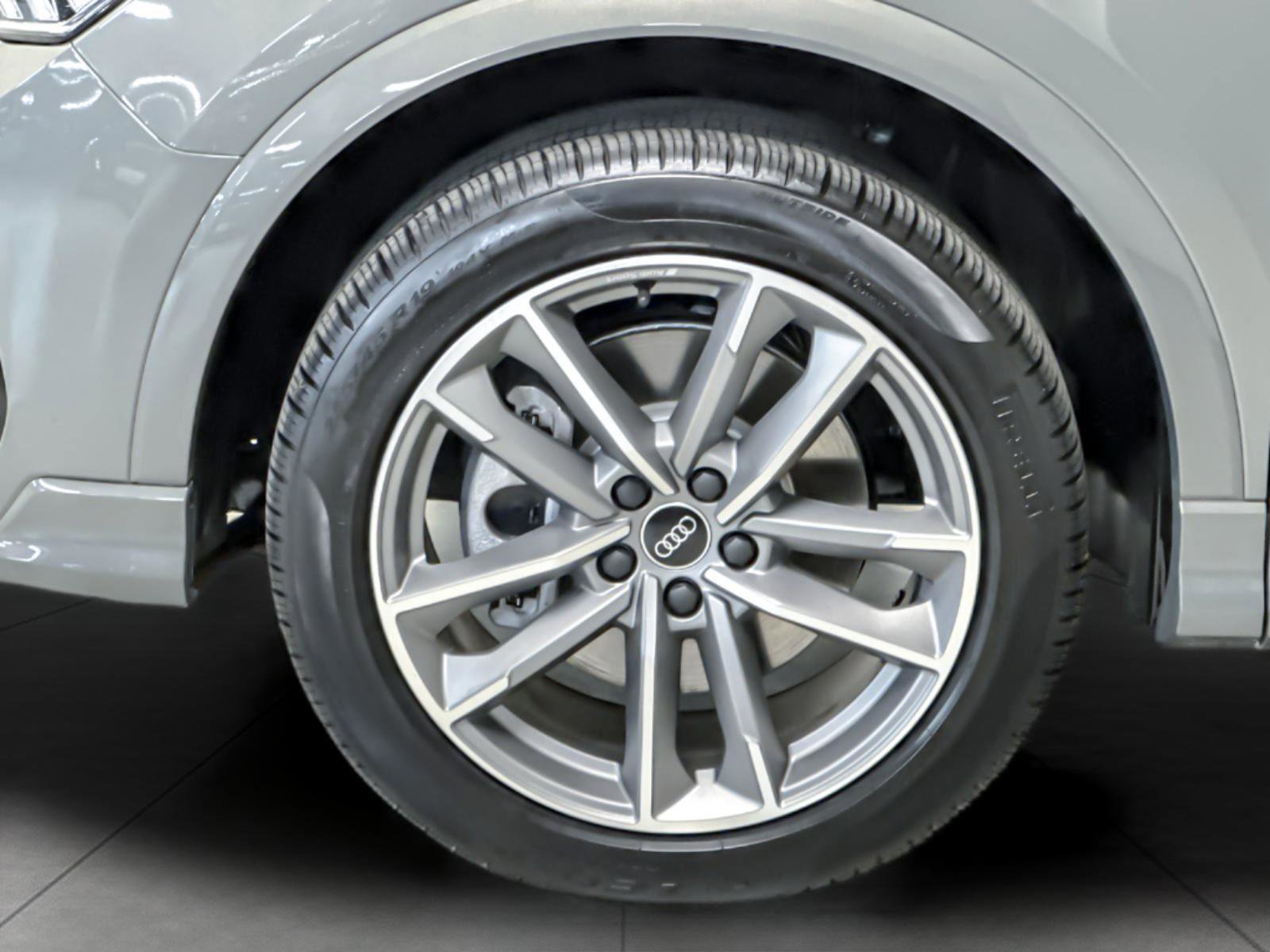 Certified 2025 Audi Q3 2.0T Premium w/ Convenience Package AWD/4WD image 25