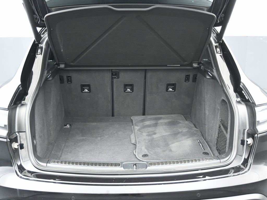 Used 2023 Porsche Macan Turbo image 15