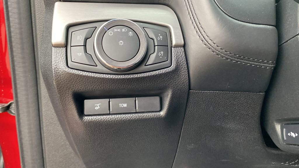 Used 2019 Ford Explorer Platinum image 30