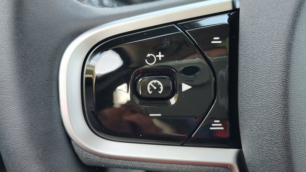 New 2026 Volvo XC90 B6 Plus image 16