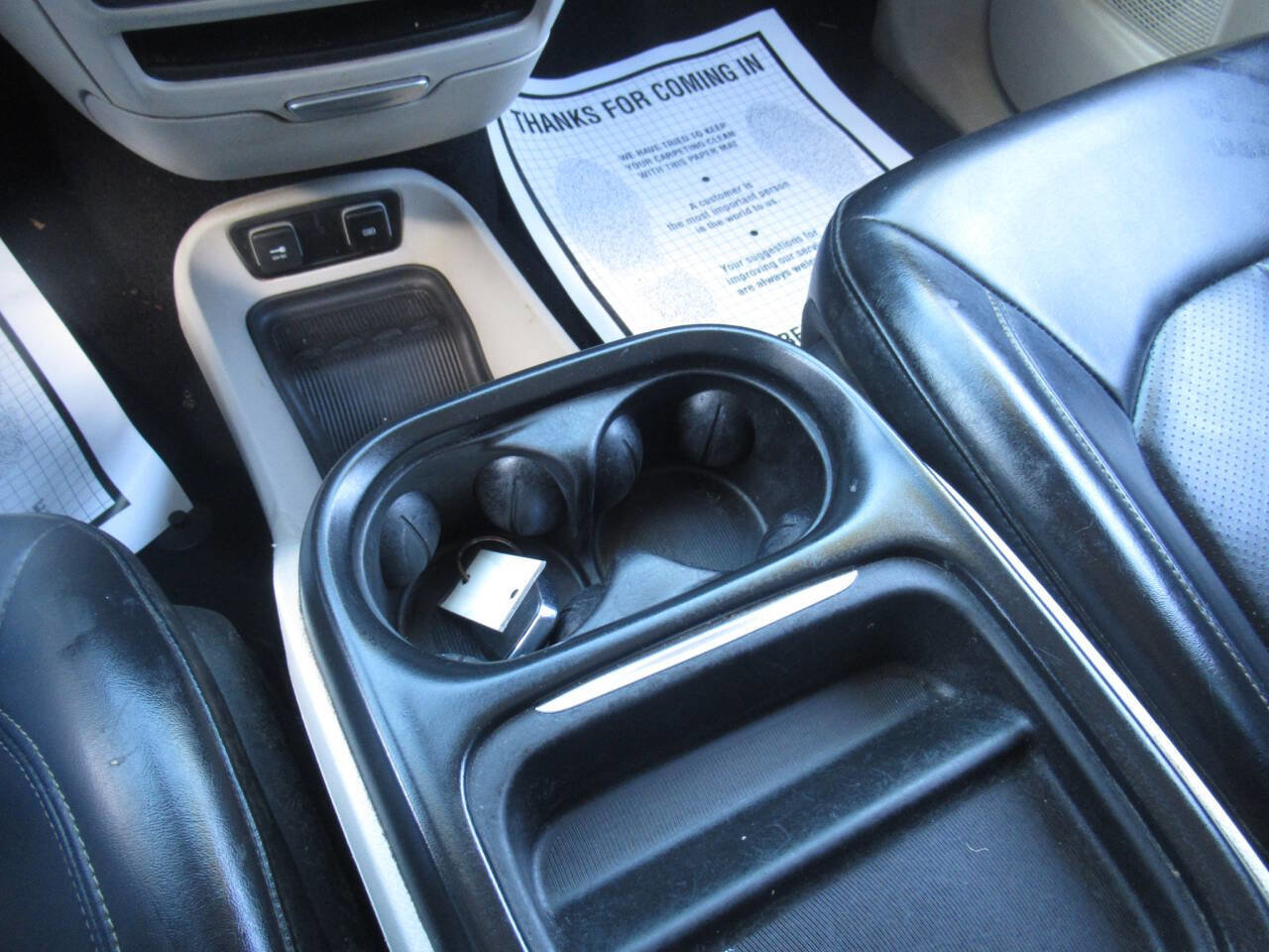 Used 2020 Chrysler Voyager Lxi image 22