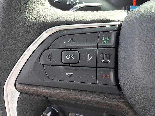 Certified 2025 Jeep Grand Cherokee Limited w/ Black Appearance Package image 22