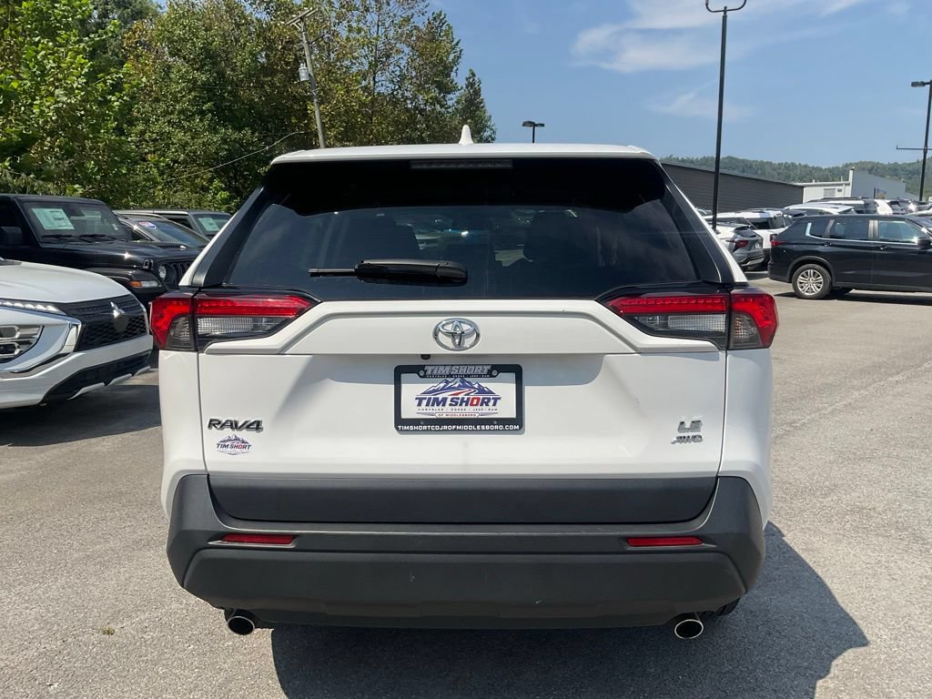 Used 2025 Toyota RAV4 LE AWD/4WD image 5
