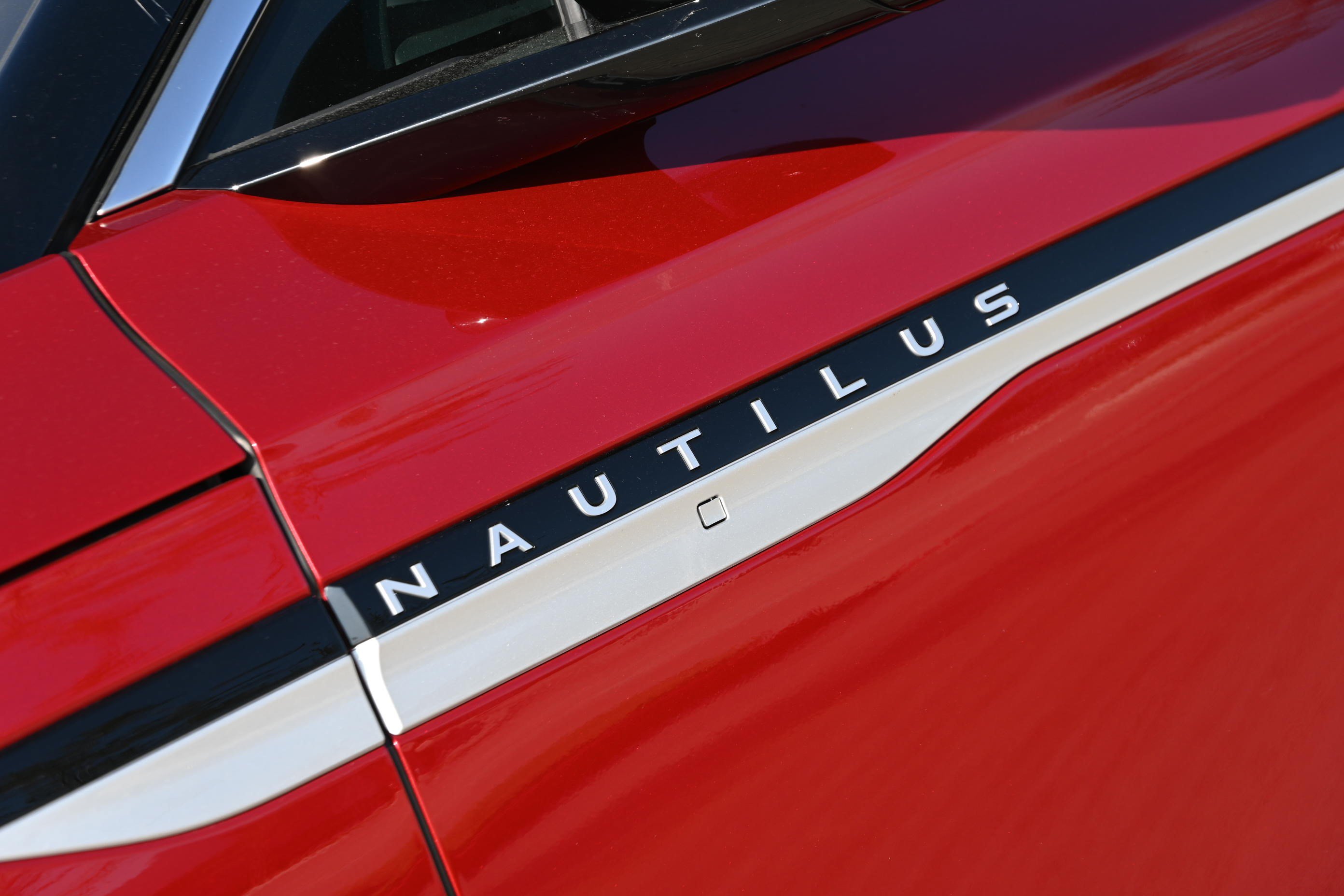 Used 2026 Lincoln Nautilus Premier AWD/4WD image 35