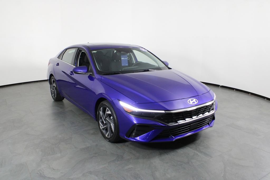 Used 2025 Hyundai Elantra SEL image 13