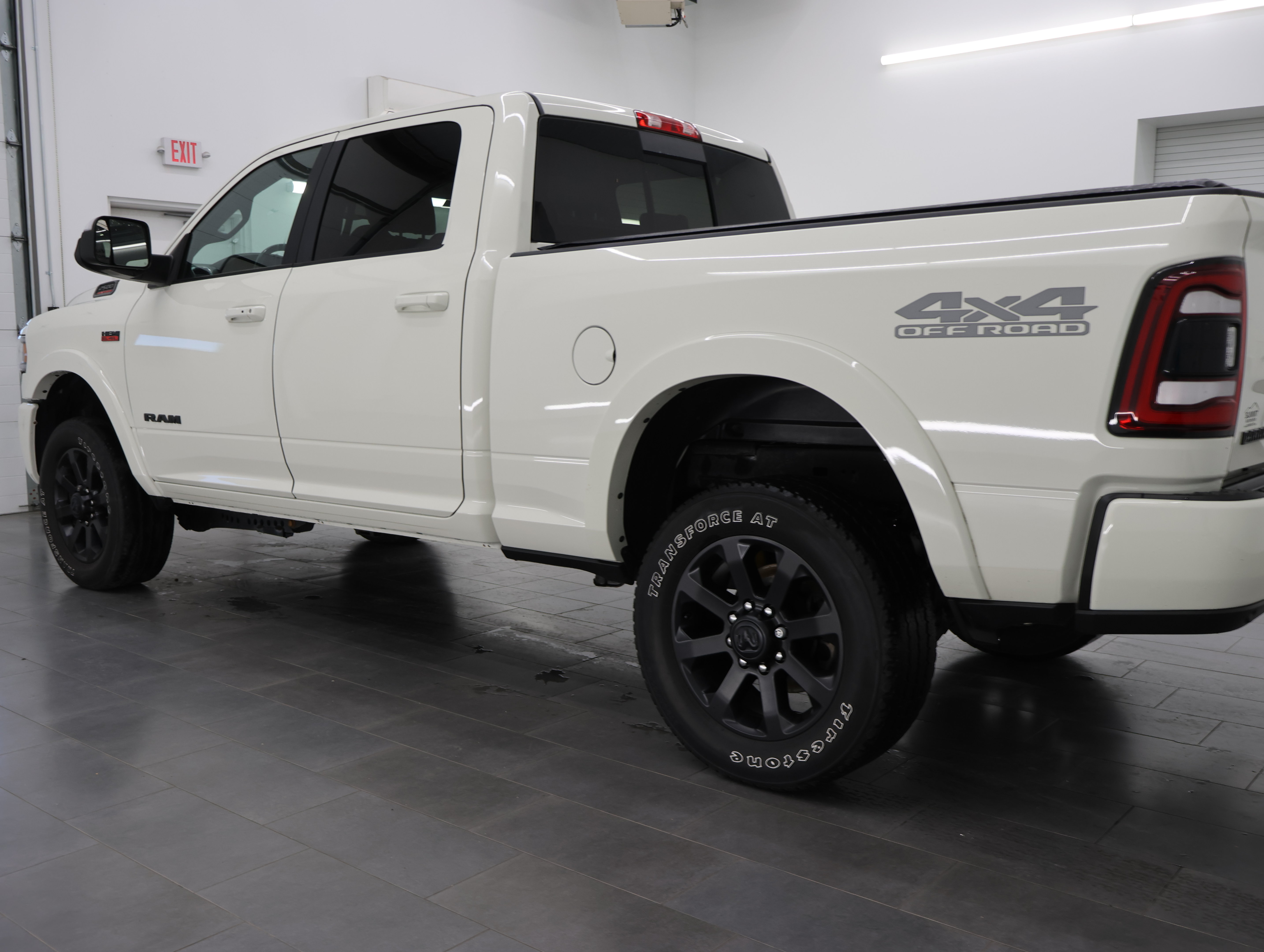 Used 2022 RAM 2500 Laramie w/ Night Edition AWD/4WD image 5